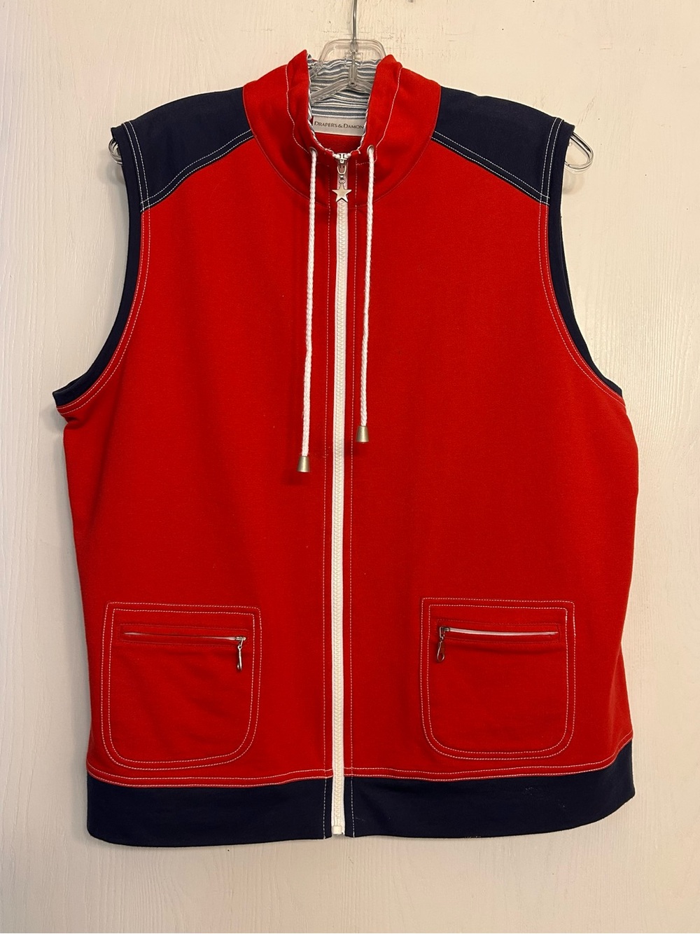 Draper’s and Damon’s NWOT Sporty Nautical Patriotic Ladies Vest Size Large.